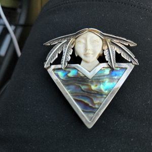 Rare Zealandia  "Baraka" Brooch discontinued 2003 Beautiful